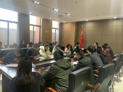 参会教师认真听会 参会教师认真听会