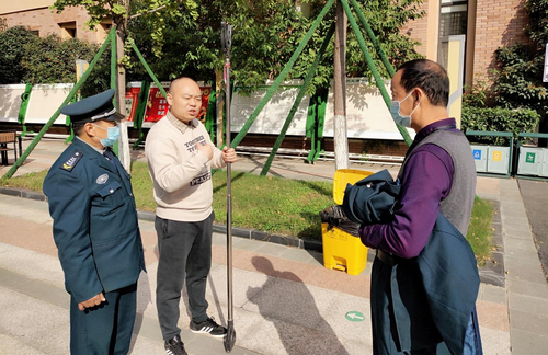 安全督导员讲解防暴恐器械使用方法 安全督导员讲解防暴恐器械使用方法