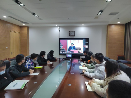 参会人员认真听会 参会人员认真听会