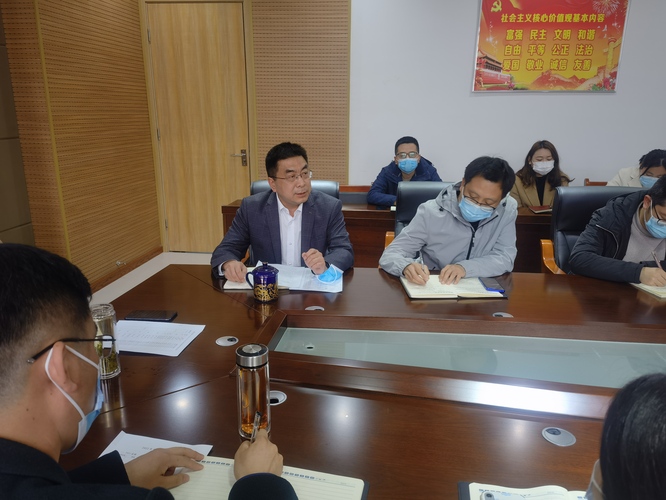 王森副校长对竞赛教练进行工作指导 王森副校长对竞赛教练进行工作指导