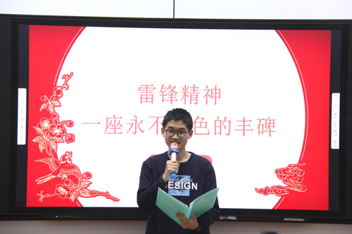 2507班周子皓同学正在进行演讲 2507班周子皓同学正在进行演讲